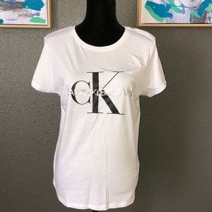 Calvin Klein Logo white shirt Size XL Run Small